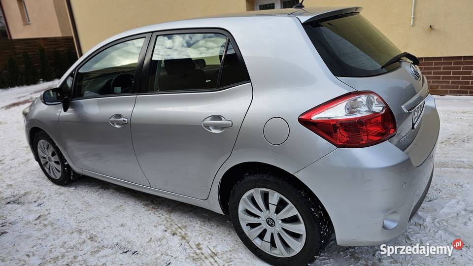 Toyota Auris 20D4D 126 2011 Lift Film Salon Auris Motoryzacja