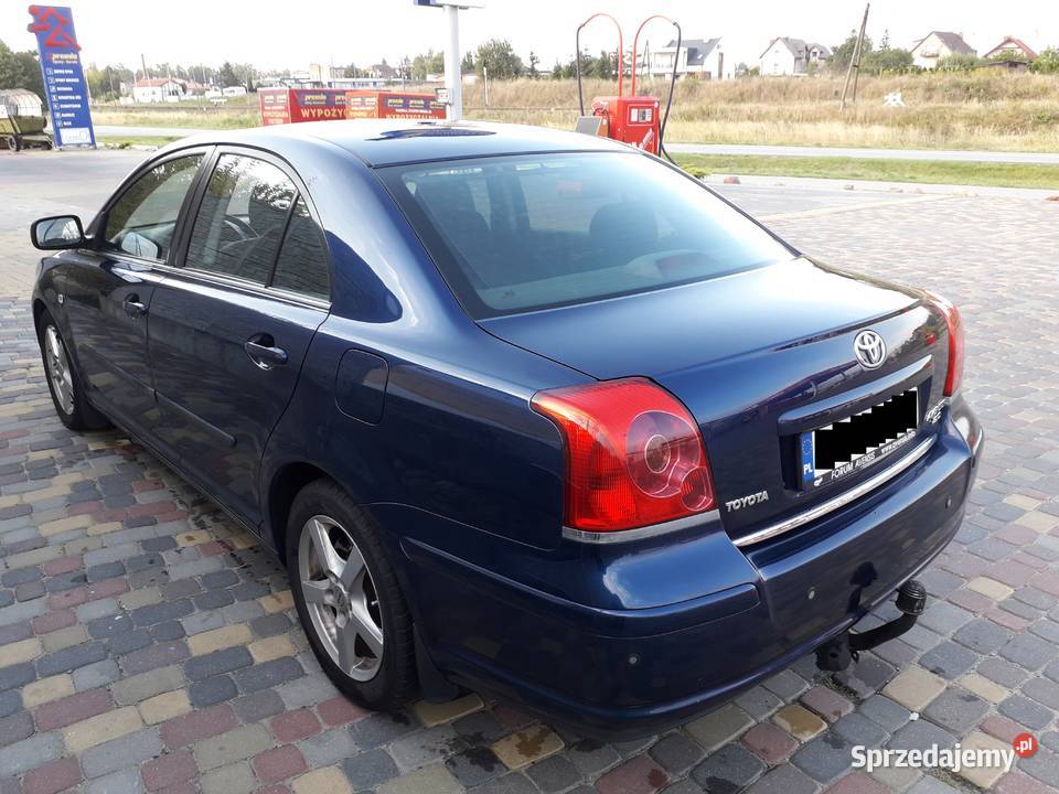 Sprzedam granatowy sedan Avensis T25 2003 wersja aluminiowe felgi