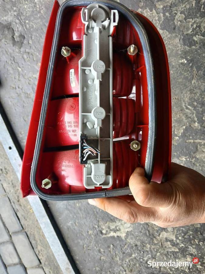 Lampa lewa tył tylna Skoda Fabia I 9804r HB EU Radłów