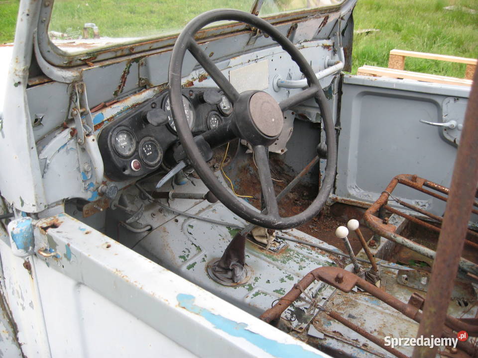 Gaz 69 z dokumentami