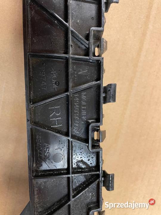 TESLA Y ŚLIZGI ZDERZAKA TYŁ prawylewy