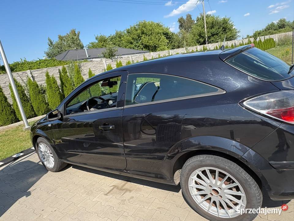 Opel Astra H GTC 16