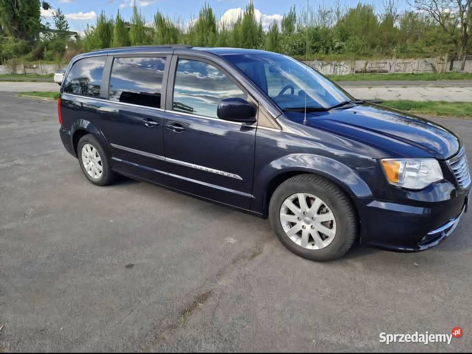 Chrysler Town and Country 283KM Opole
