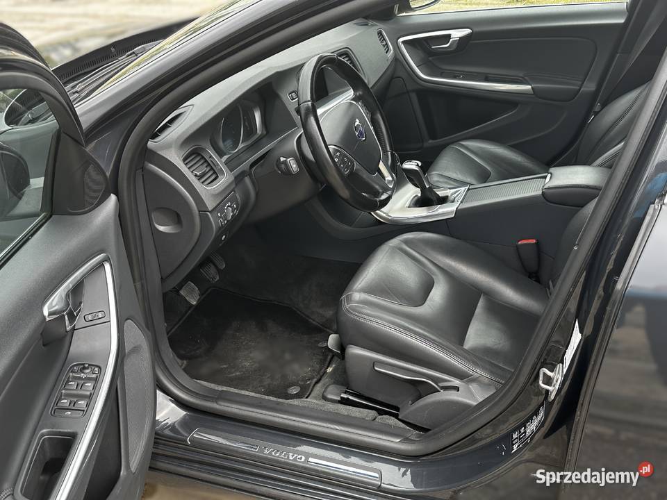 Volvo V60 I 20 20D 181 Momnetum klima nawigacja Stargard
