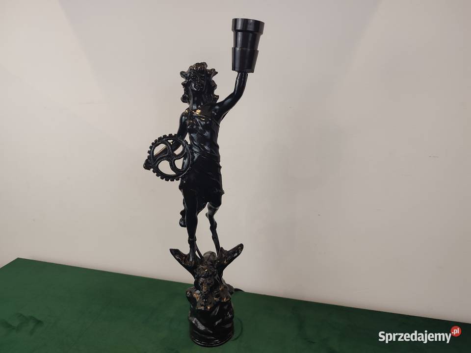 Piękna lampa figura postać kobiety łódzkie