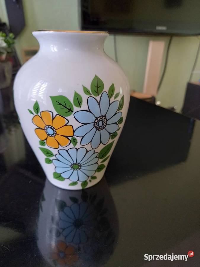 Porcelanowy wazonik z Chodzieży