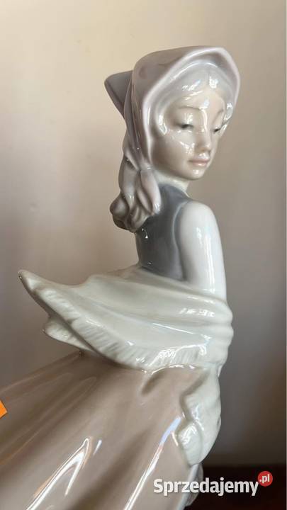 Dziewczyna z koszem NAO Hand made in Spain by Gdańsk
