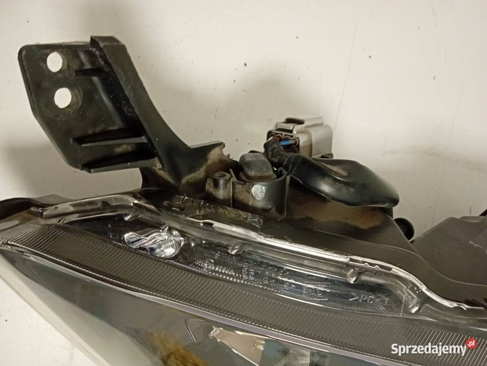 Lampa prawa przednia Citroen CCrosser Mitsubishi osobowe