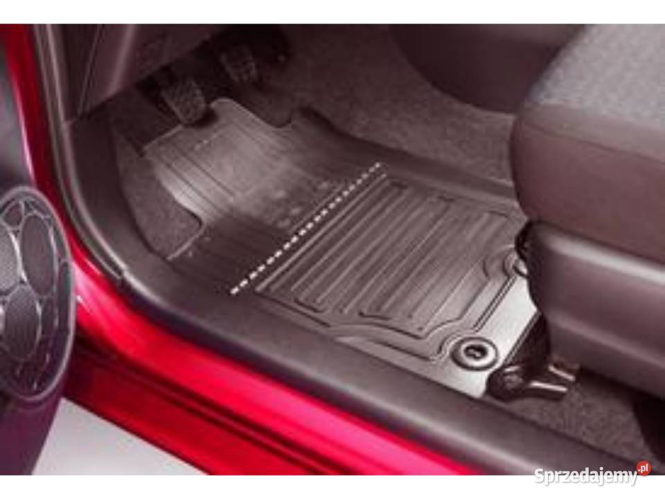 TOYOTA Yaris Dywaniki gumowe komplet