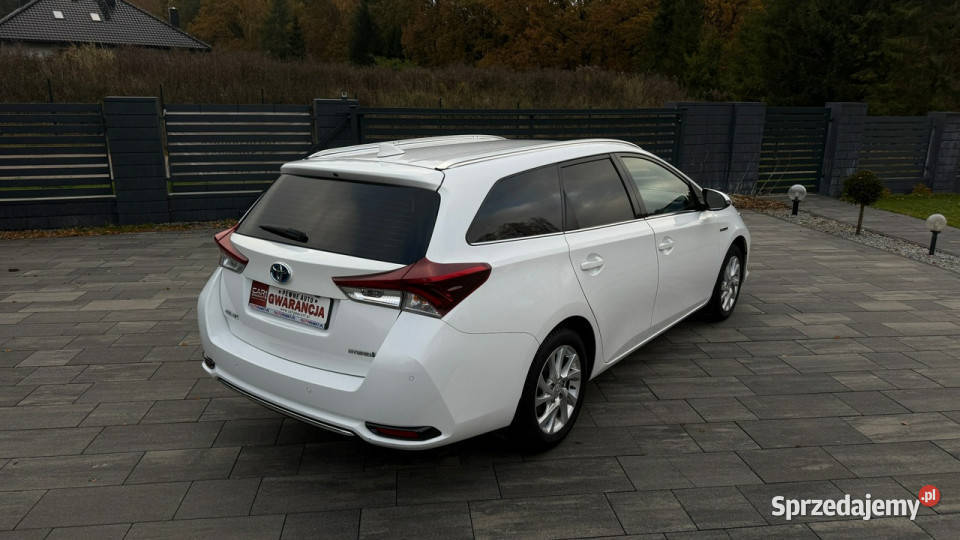 Toyota Auris 18 hybrid ledy Navi asystenci Sewis Zarejestrowany w Polsce Gdańsk