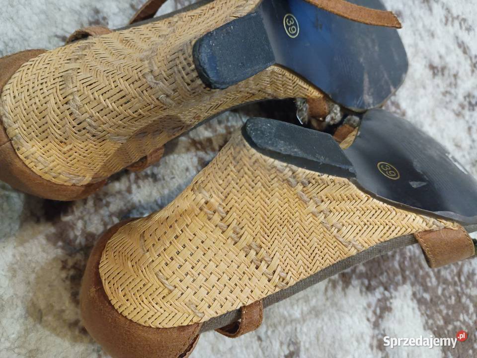 Brązowe buty letnie na koturnie 39 26 brązowy/beżowy sprzedam