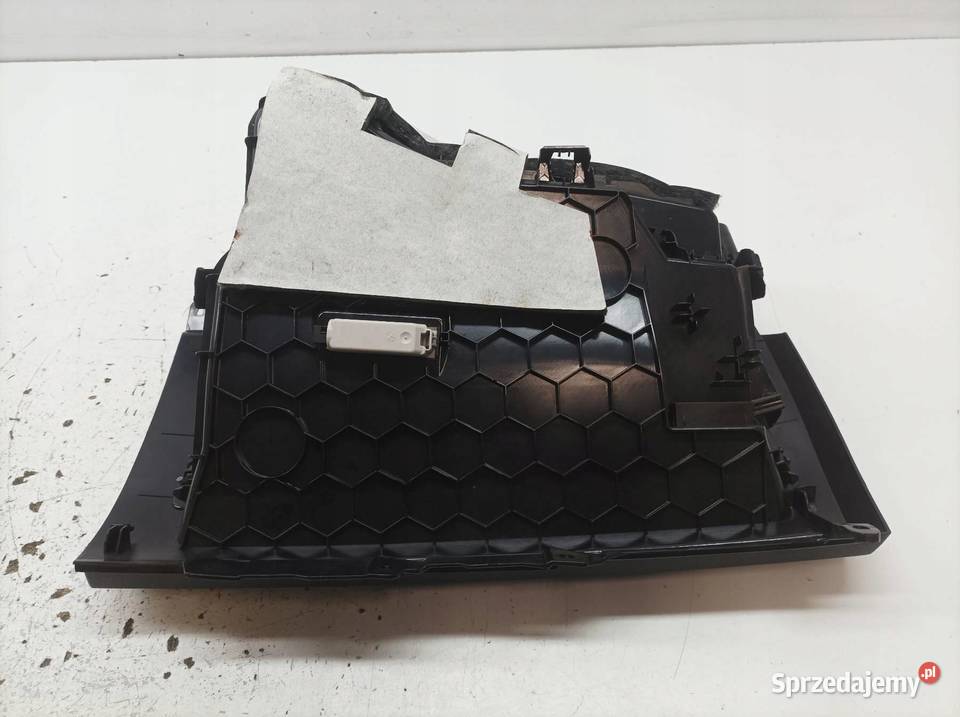 SCHOWEK PRAWY PASAŻERA EUROPA Bmw Seria 1 II