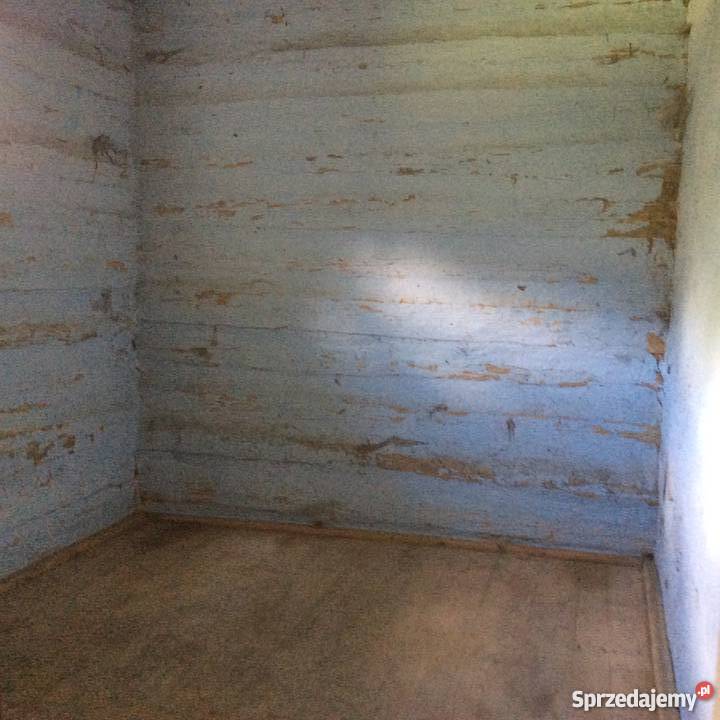 Uroczy dom drewniany w zacisznym miejscu utwardzona Lipinki