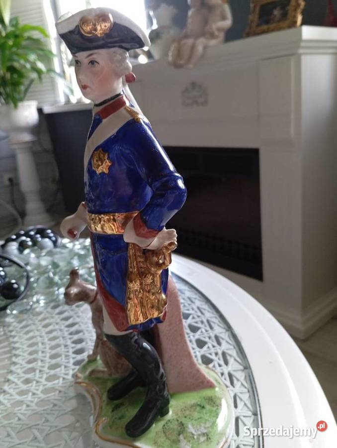 Porcelanowa figurka sygnowana Porcelana i szkło