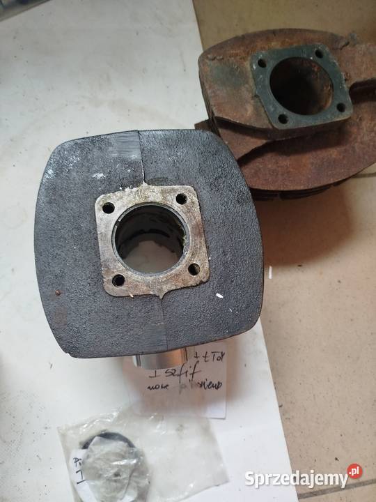 Cylinder żeliwny WSK z tłokiem