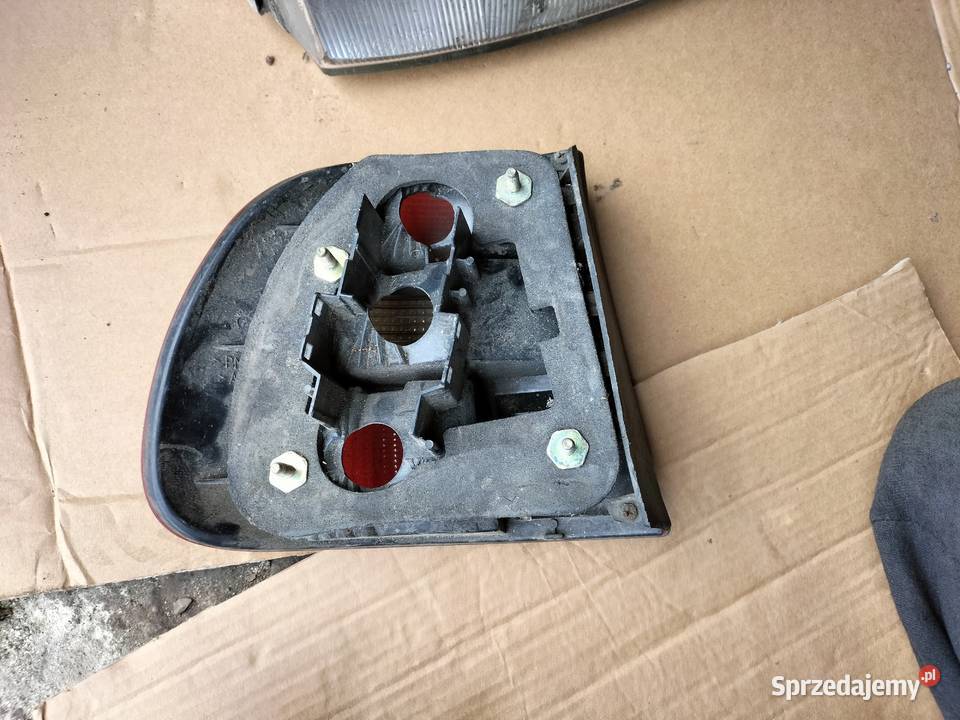VOLVO V40 S40 LAMPA TYŁ TYLNA PRAWA lubelskie Kamień-Kolonia