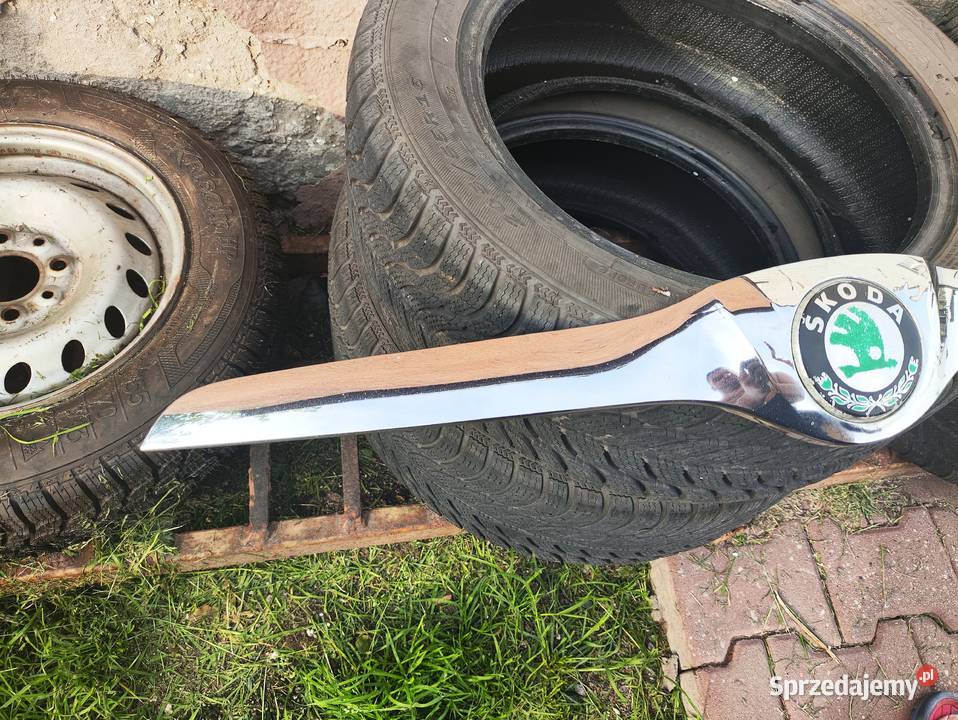 Oryginał atrapa chrom listwa maski znaczek Skoda Karoseria Niegowonice