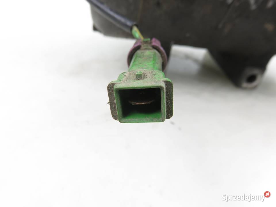 KOMPRESOR KLIMATYZACJI AUDI A4 B5 18 8D0260805D osobowe sprzedam