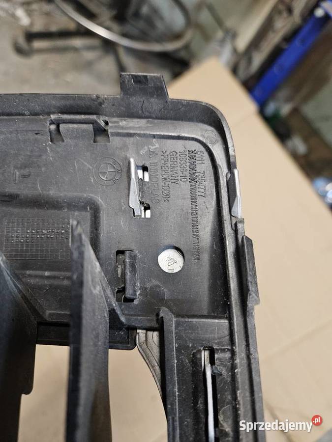 BMW X1 F48 KRATKA LEWA ZDERZAKA PRZÓD 7354777