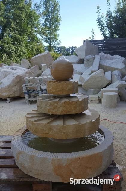 Fontanna koła młyńskie z naturalnego piaskowca dolnośląskie Kamienna Góra