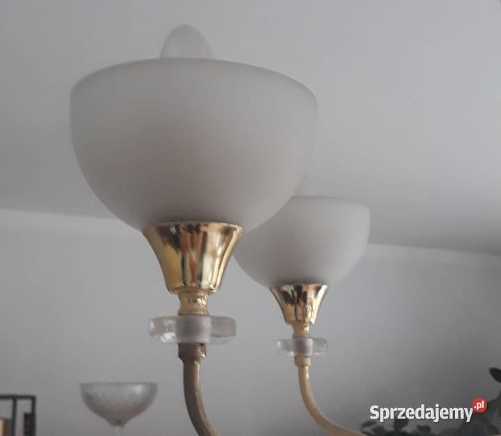 Piękny złoty żyrandol inny kolor