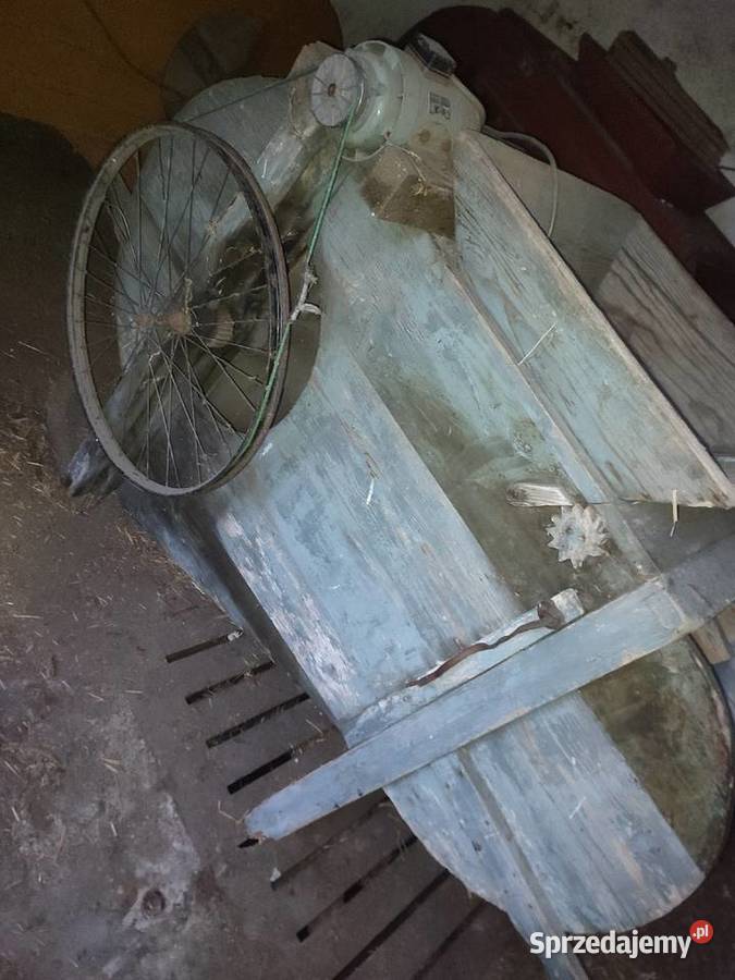 Wialnia młynek do przesiewania zboża z silnikiem nieuszkodzony Dąbrówka Mała