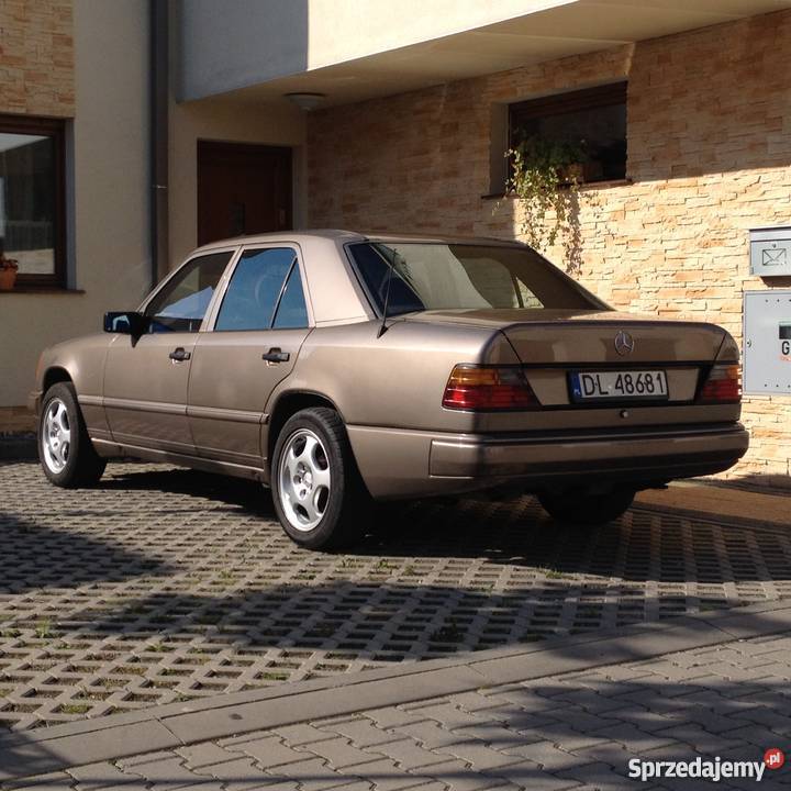 Mercedes W124 250D sedan 1988r wąska listwa MP3 Legnica