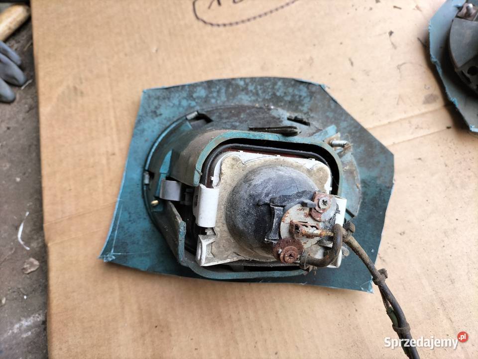 FORD MONDEO MK2 HALOGEN PRAWY LEWY RAMKA OSŁONA Kamień-Kolonia