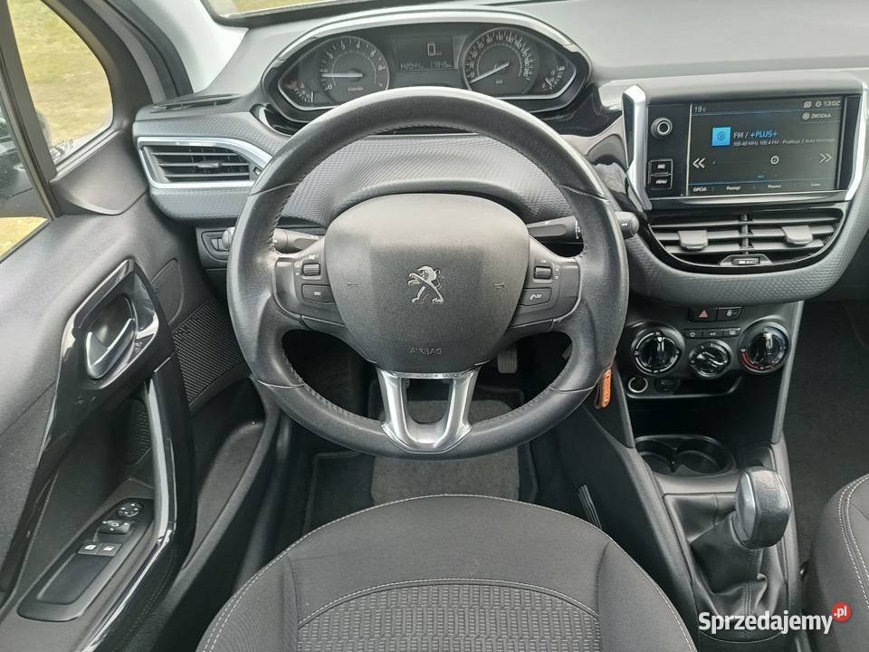 Peugeot 208 12 benzyna nieuszkodzony