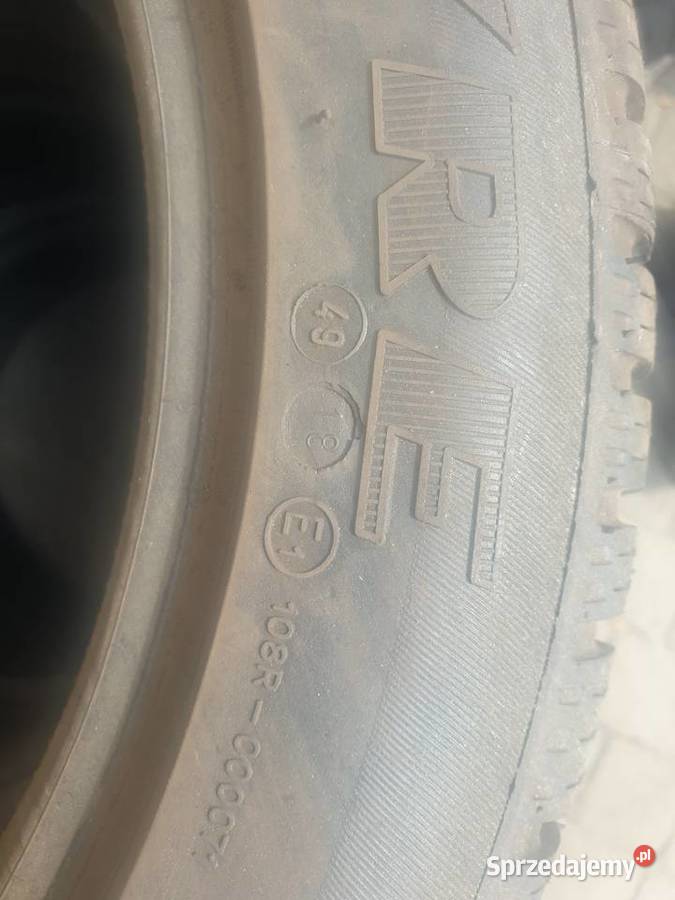 4 sztuki opon zimowych 22545 R17 9mm bieżnika