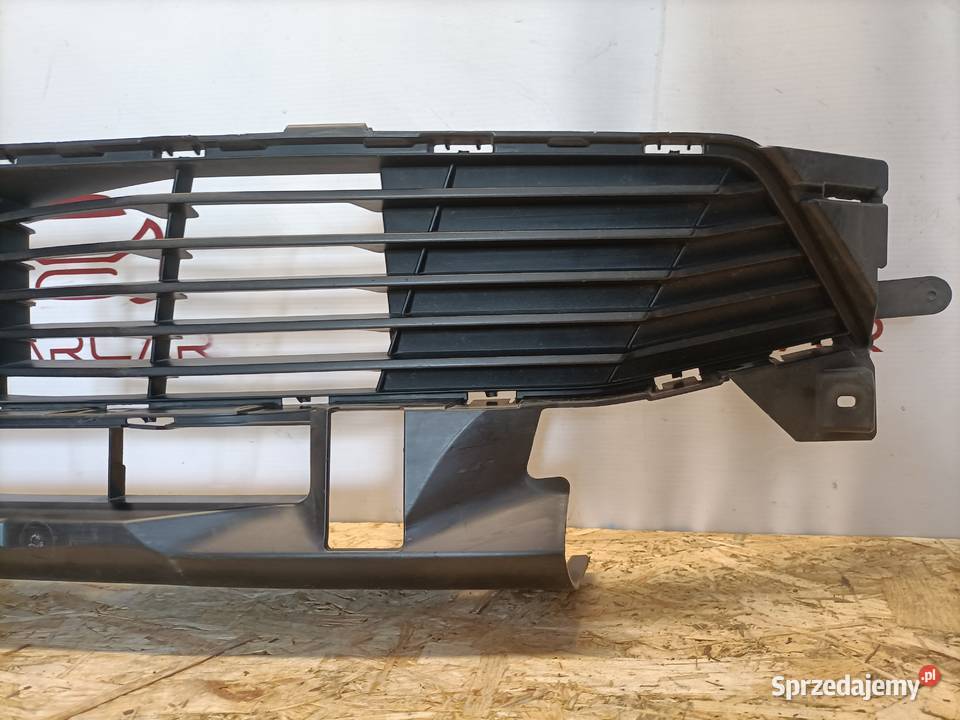 PEUGEOT 5008 II 2 LIFT ATRAPA KRAKTA ŚRODKOWA osobowe Pleszew