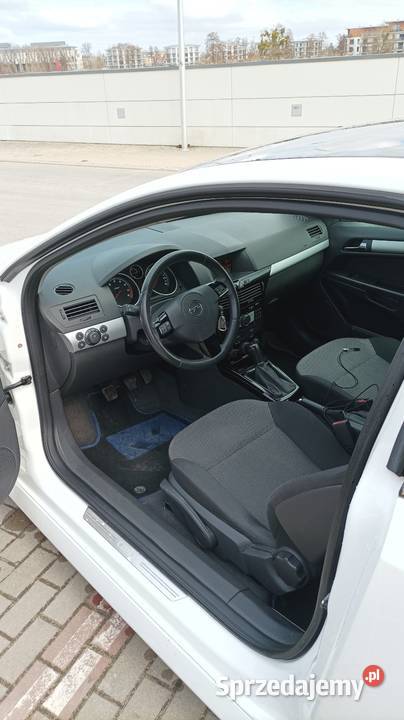 Opel Astra OPC line 111Jahre Rok produkcji 2010 Wikielec