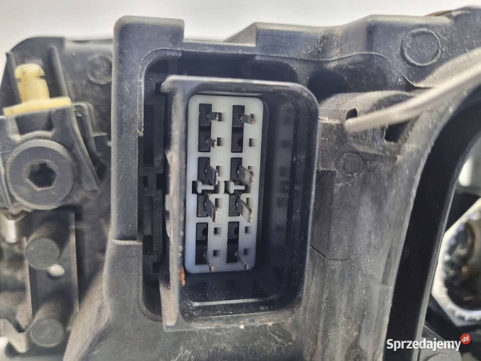 Volvo S40 II V50 LIFT PRZEDNIA LAMPA PRAWA prawy osobowe