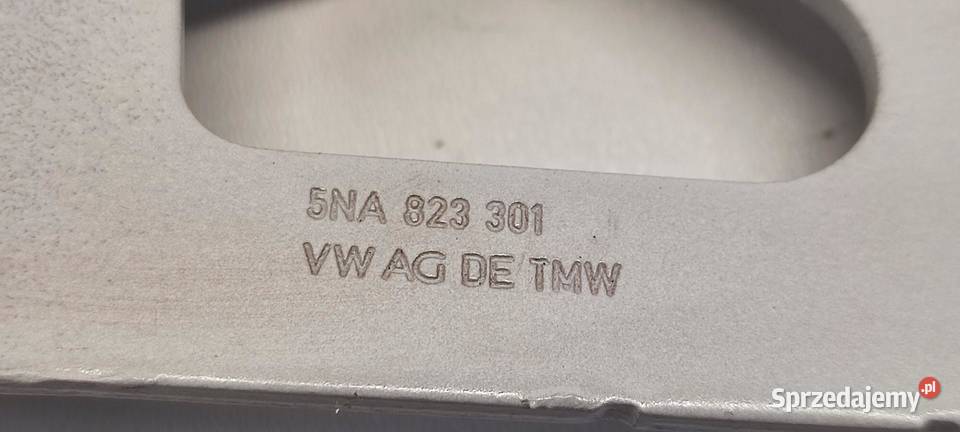 VW TIGUAN II ZAWIAS MASKI LEWY PRAWY KOMPLET