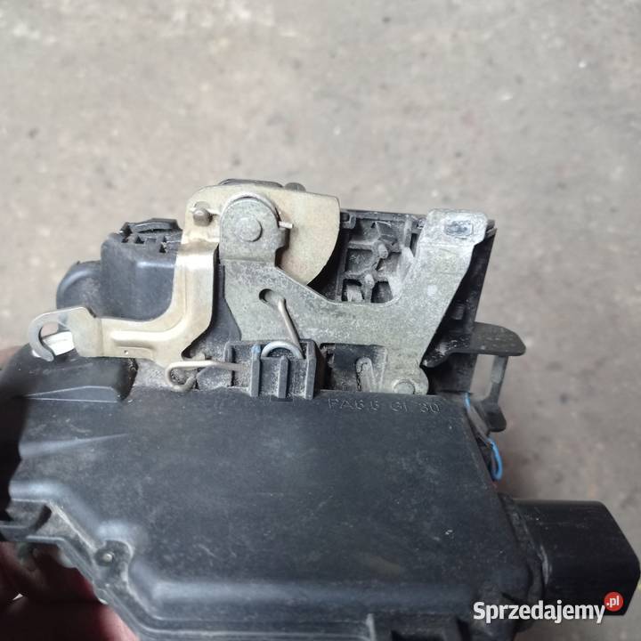 VW PASSAT B5 9601 ZAMEK PRAWY PRZÓD 8 PINÓW Kamień Pomorski sprzedam