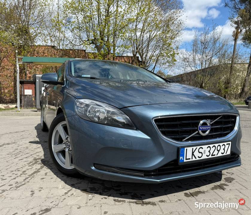 Volvo V40 wersja momentum 16 diesel 115 bogato