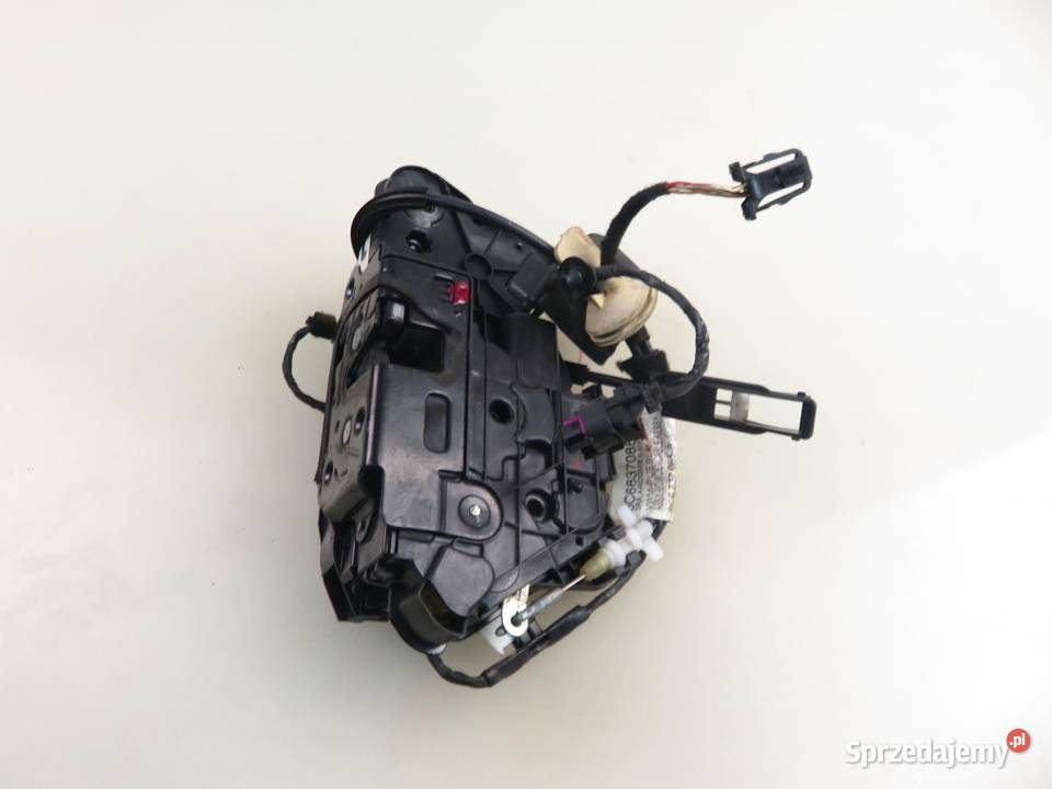 ZAMEK LEWY PRZEDNI VW JETTA IV 5K1837015D