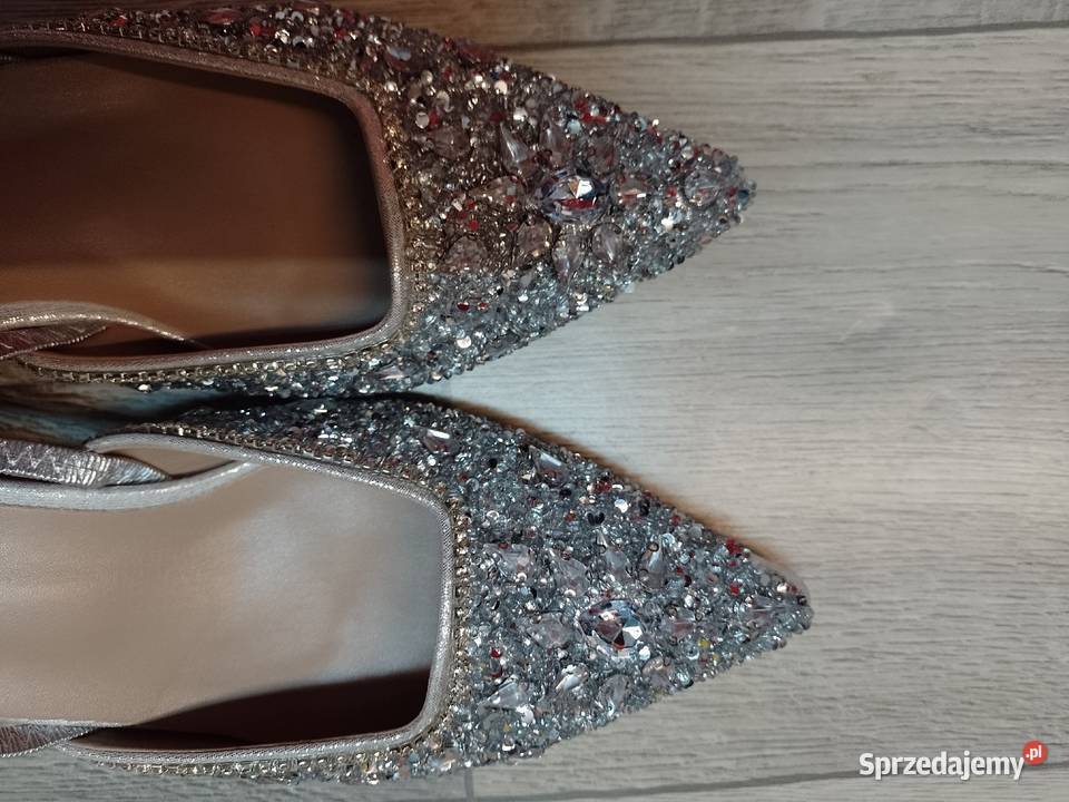 41 Srebrne bogato zdobione czółenka wieczorowe z Kraków