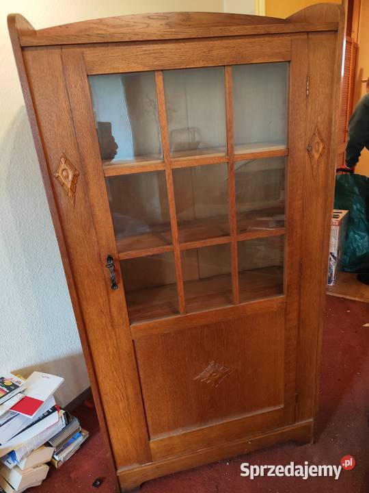 stara zabytkowa witryna biblioteczka Lubin