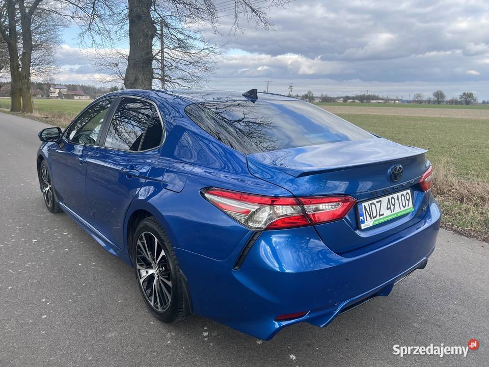 Camry w wersji SE Samochody osobowe Lidzbark