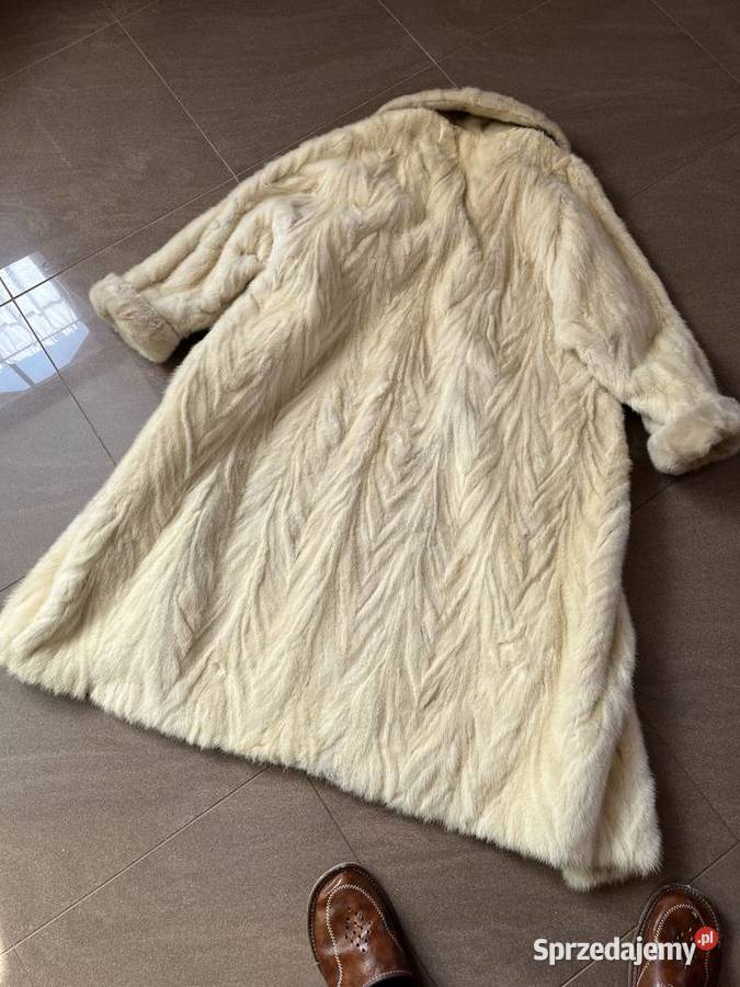 Kremowe futro z norek 3840 Bez wzoru