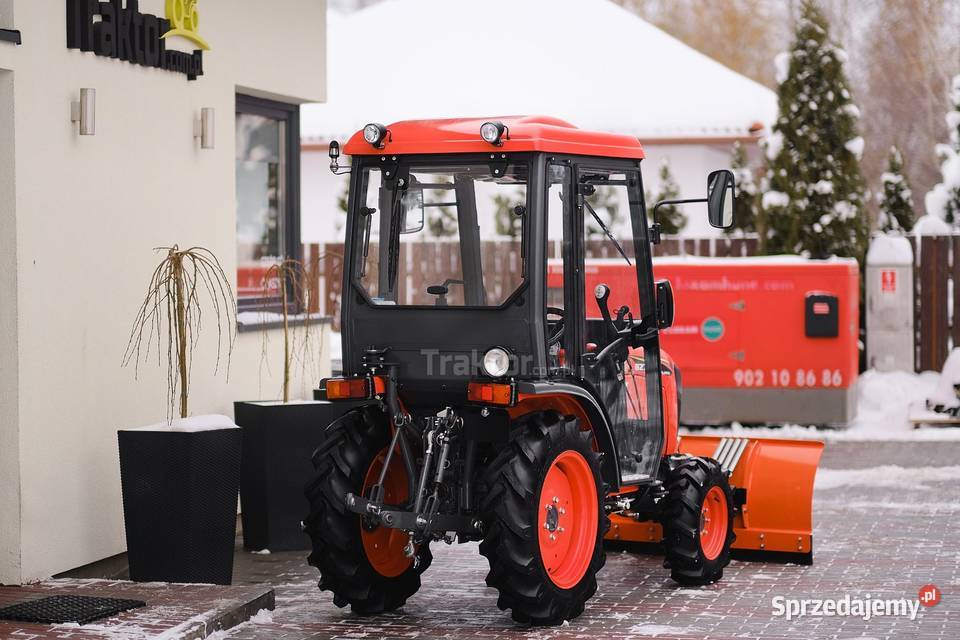 Kubota B2741 S Neo Star 4x4 27 CAB pług do Tajęcina