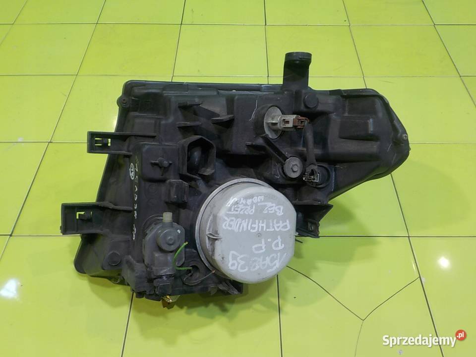 NISSAN PATHFINDER 25 D4 07r 5D XENON lampa prawa osobowe