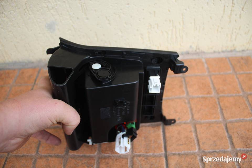 POPIELNICZKA VW GOLF V 1K0857961 osobowe