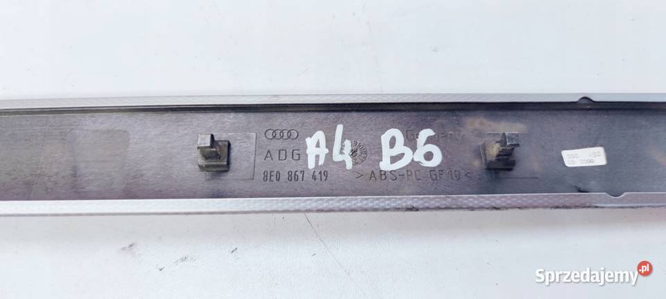 LISTWA DEKORY DRZWI L T AUDI A4 B6 B7 8E0867419 Przystajń