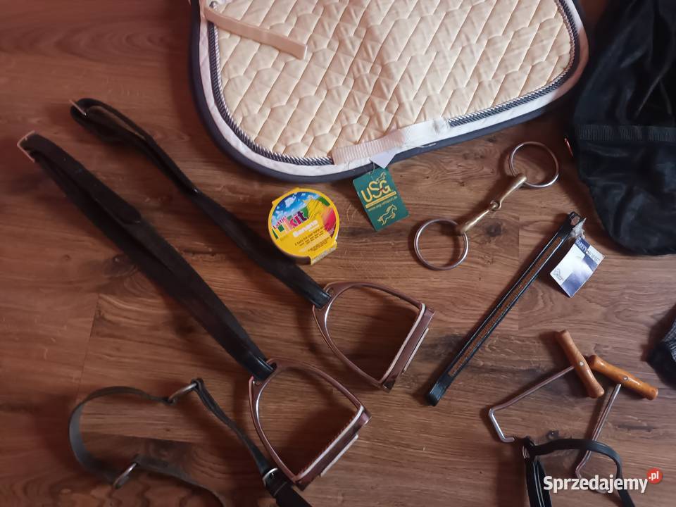 Zestaw sprzętu jeżdzieckiego czaprak strzemiona Nowa Ruda