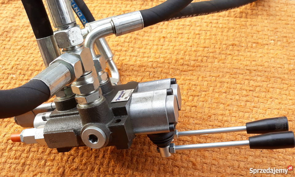 Rozdzielacz 2 sekcyjny URSUS MF Piotrków Trybunalski