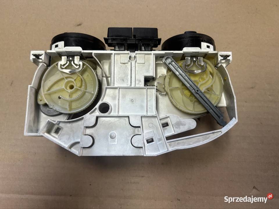 Panel nawiewu klimatyzacji Passat b5 1j0820045g osobowe Grudziądz
