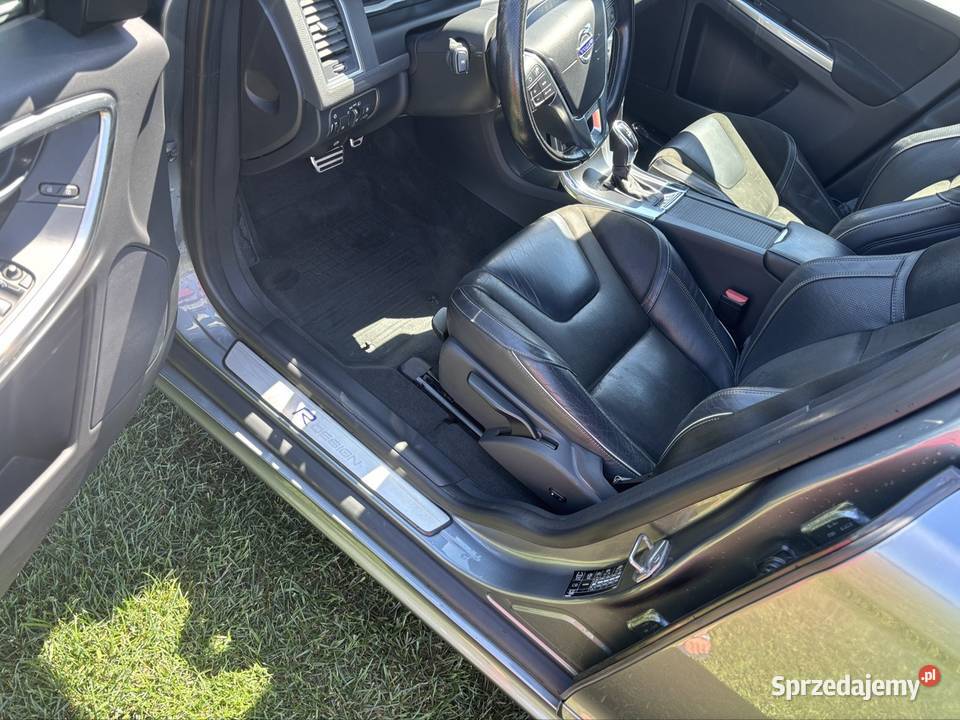 VOLVO XC60 24 D4 AWD R design automatyczna Nietulisko Małe