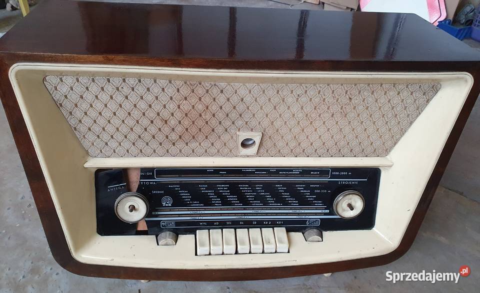 Zabytkowe polskie radio PRL marki ZRK Jegłownik